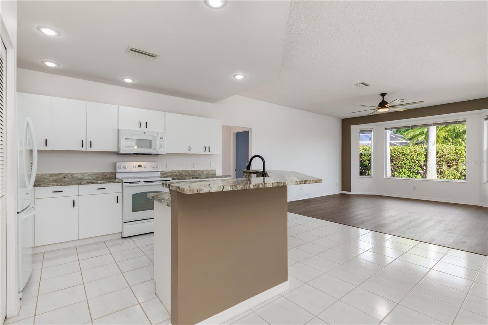 Image 6 of 48 For 4063 Westbourne Circle