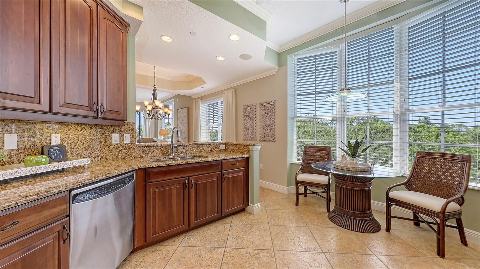 Image 19 of 62 For 6465 Watercrest Way 404