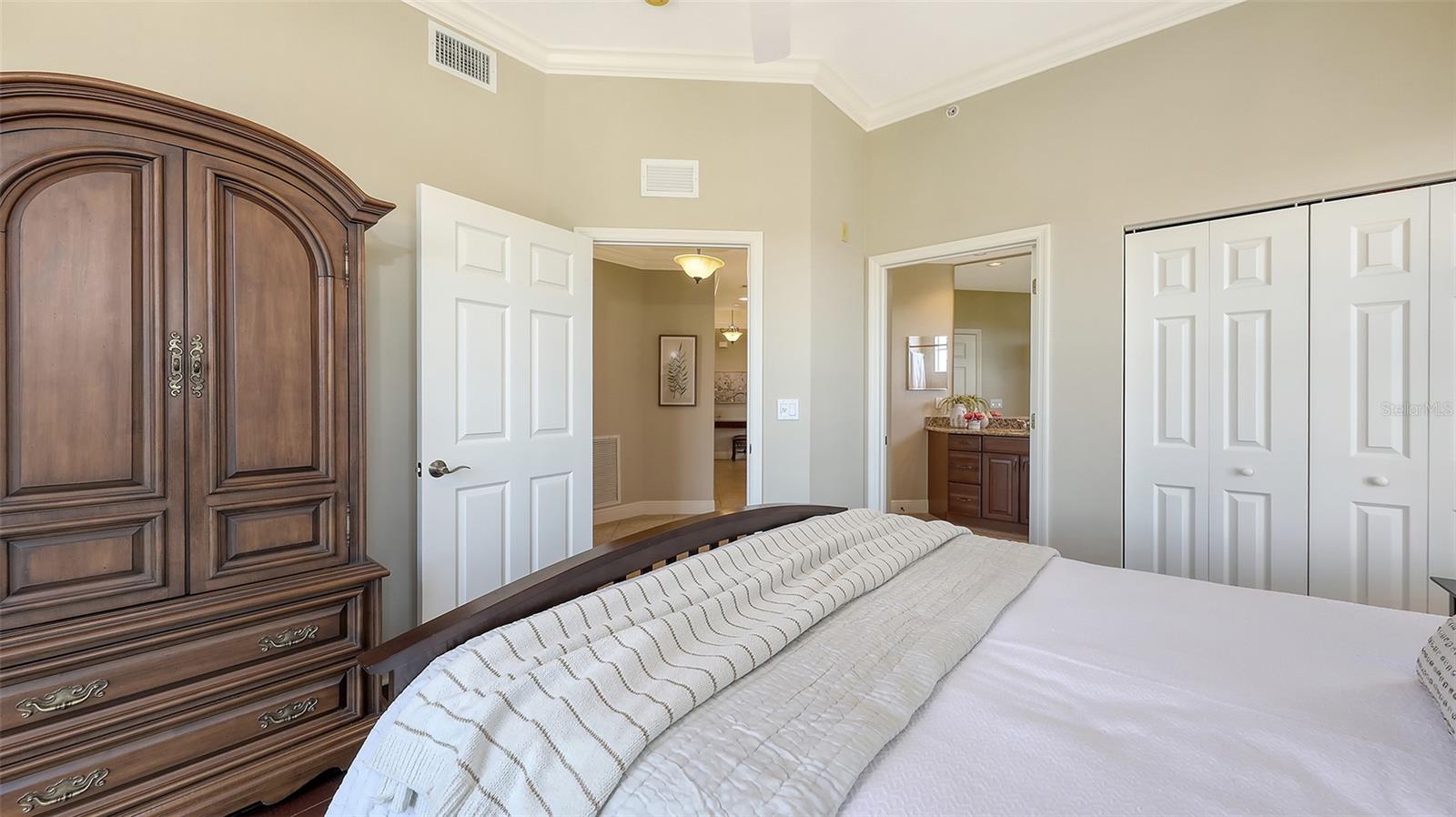 Image 35 of 62 For 6465 Watercrest Way 404