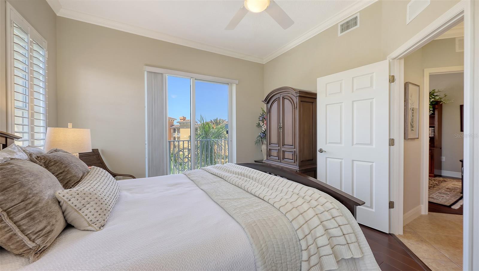 Image 36 of 62 For 6465 Watercrest Way 404