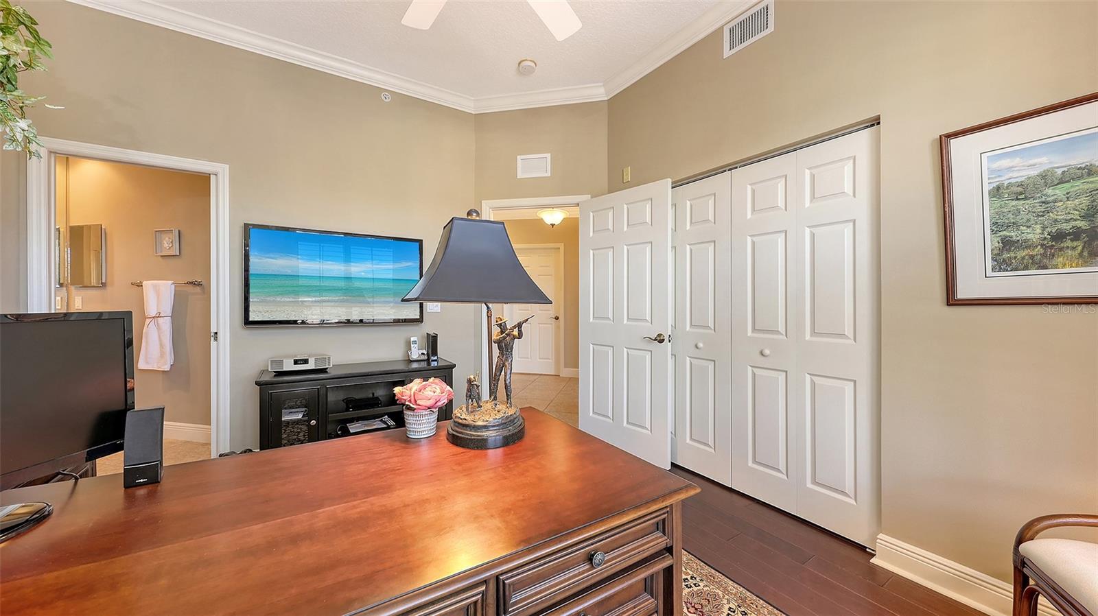 Image 40 of 62 For 6465 Watercrest Way 404