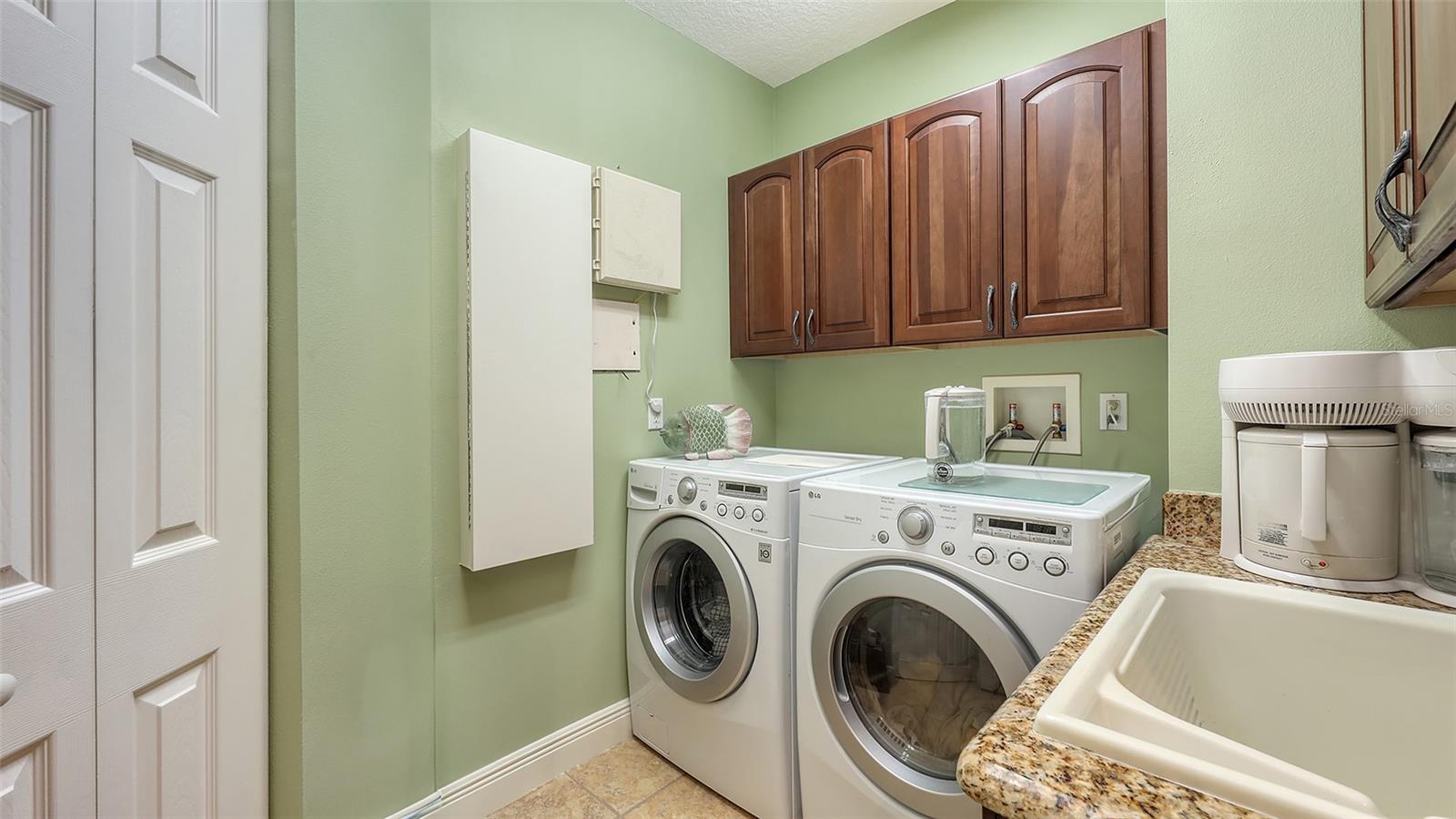 Image 44 of 62 For 6465 Watercrest Way 404