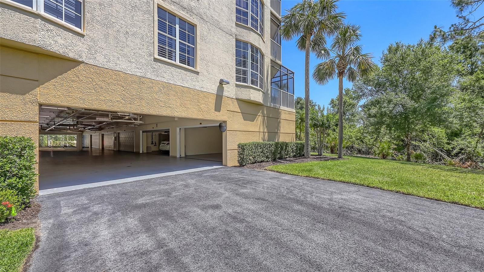 Image 45 of 62 For 6465 Watercrest Way 404
