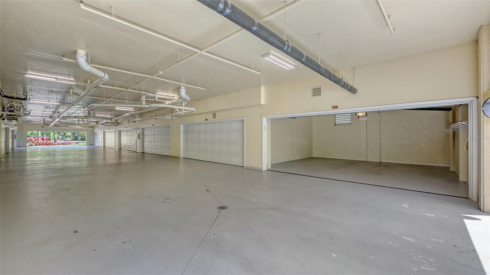 Image 47 of 62 For 6465 Watercrest Way 404