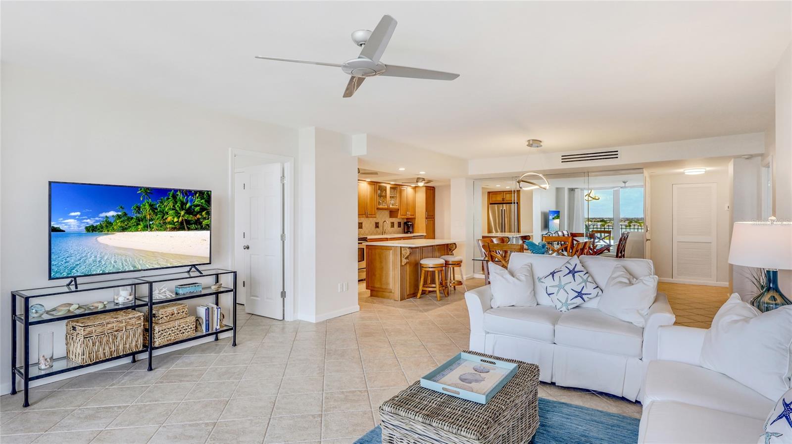 Image 11 of 64 For 1212 Benjamin Franklin Drive 909