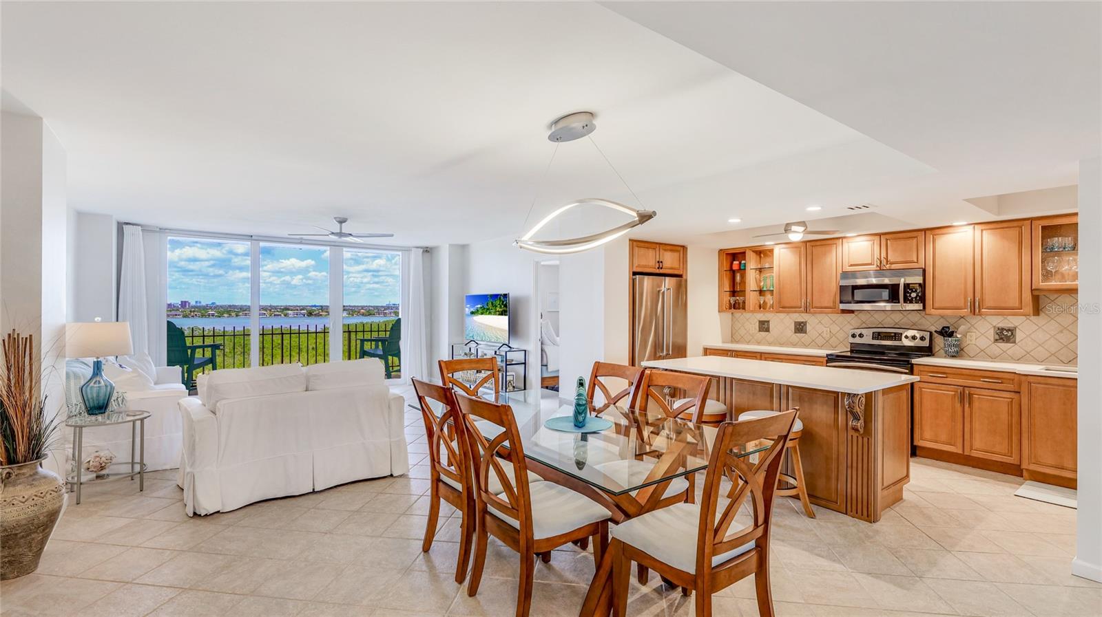 Image 5 of 64 For 1212 Benjamin Franklin Drive 909