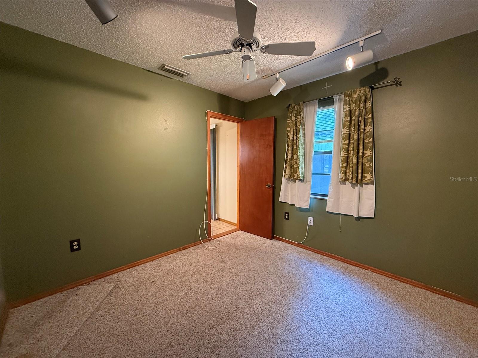Image 18 of 29 For 3957 Bearded Oaks Court