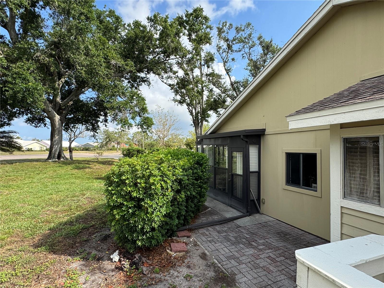 Image 47 of 52 For 3002 Sail Pointe Circle 1b