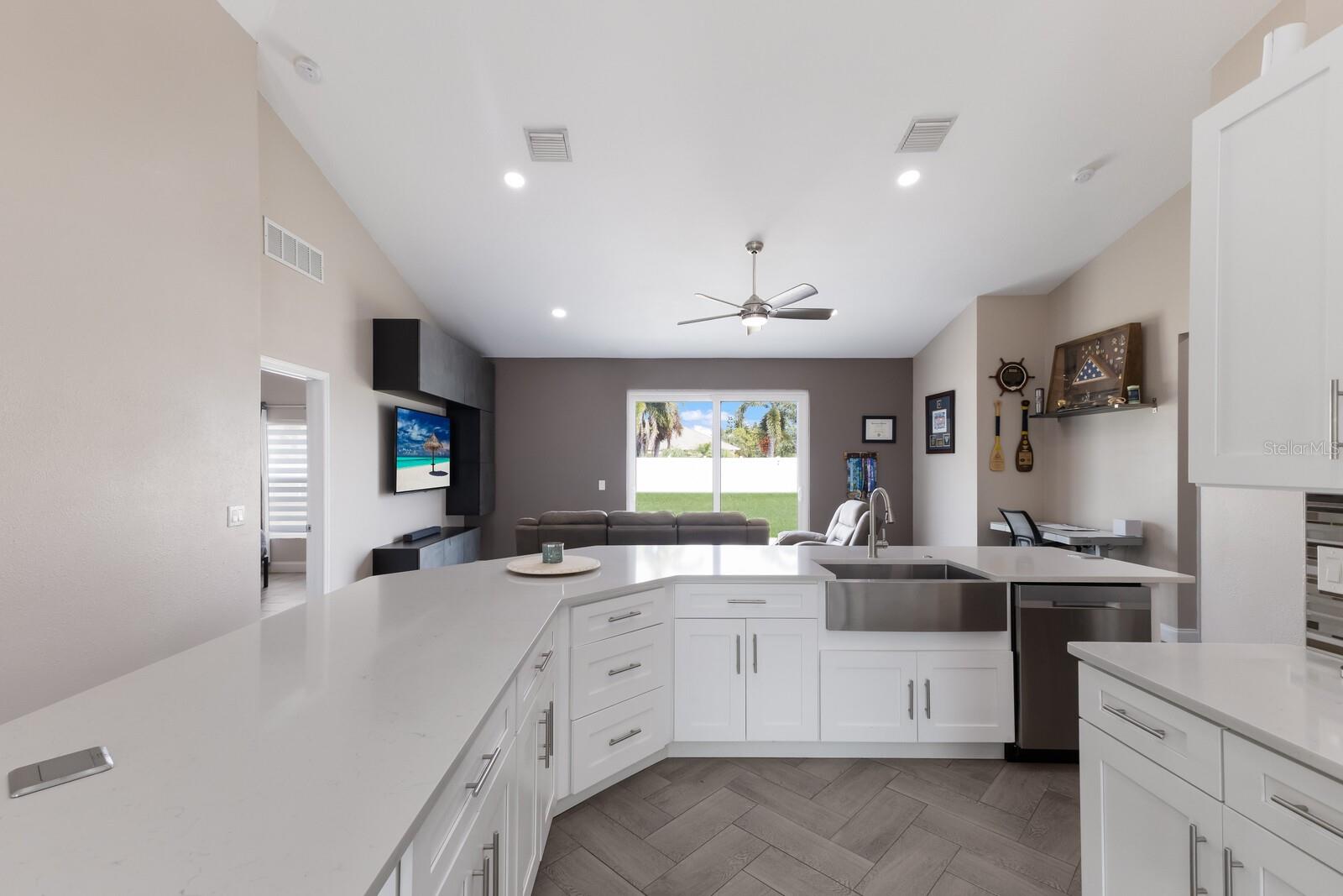 Image 3 of 26 For 1606 22nd Avenue W