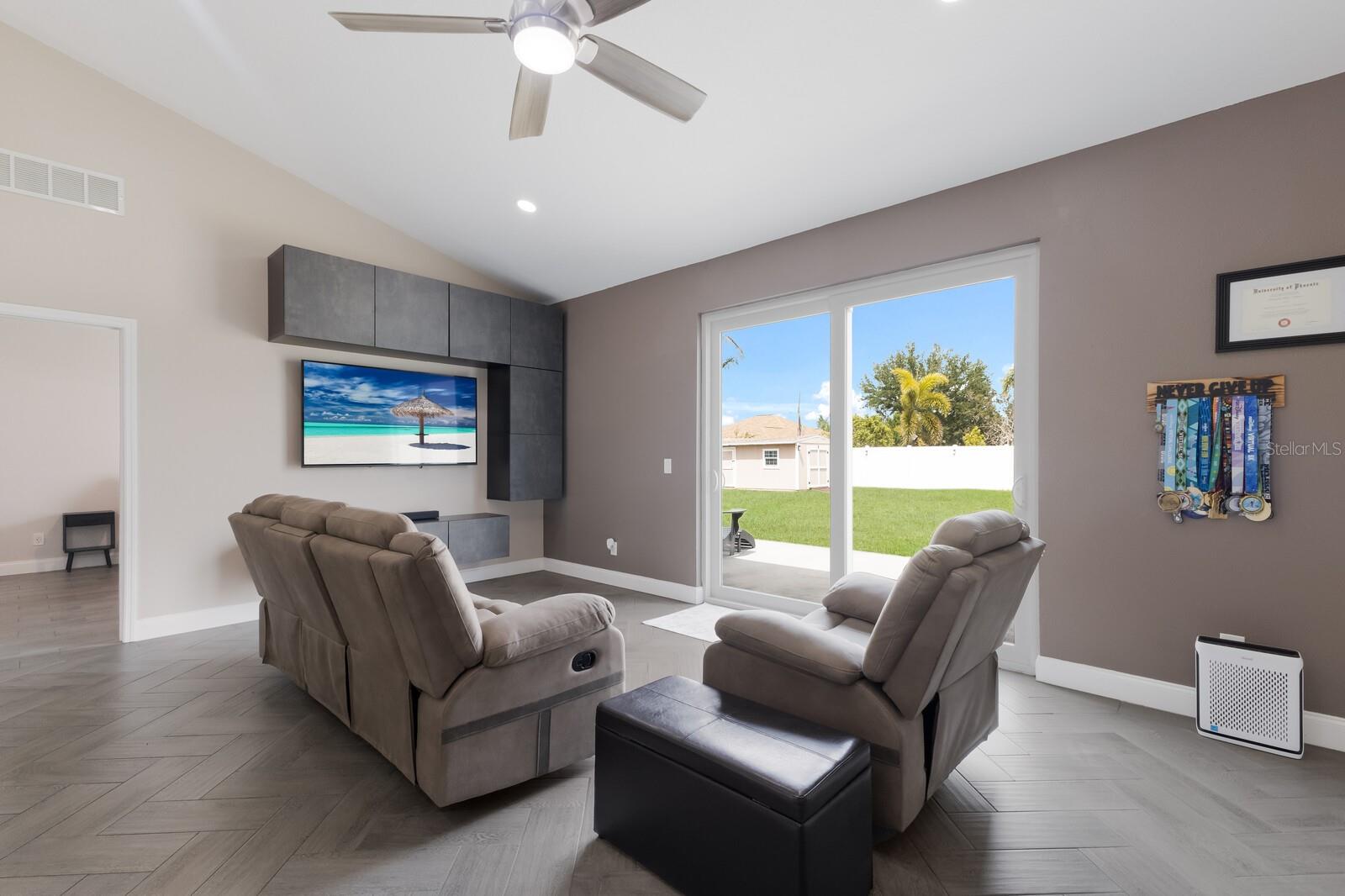 Image 4 of 26 For 1606 22nd Avenue W