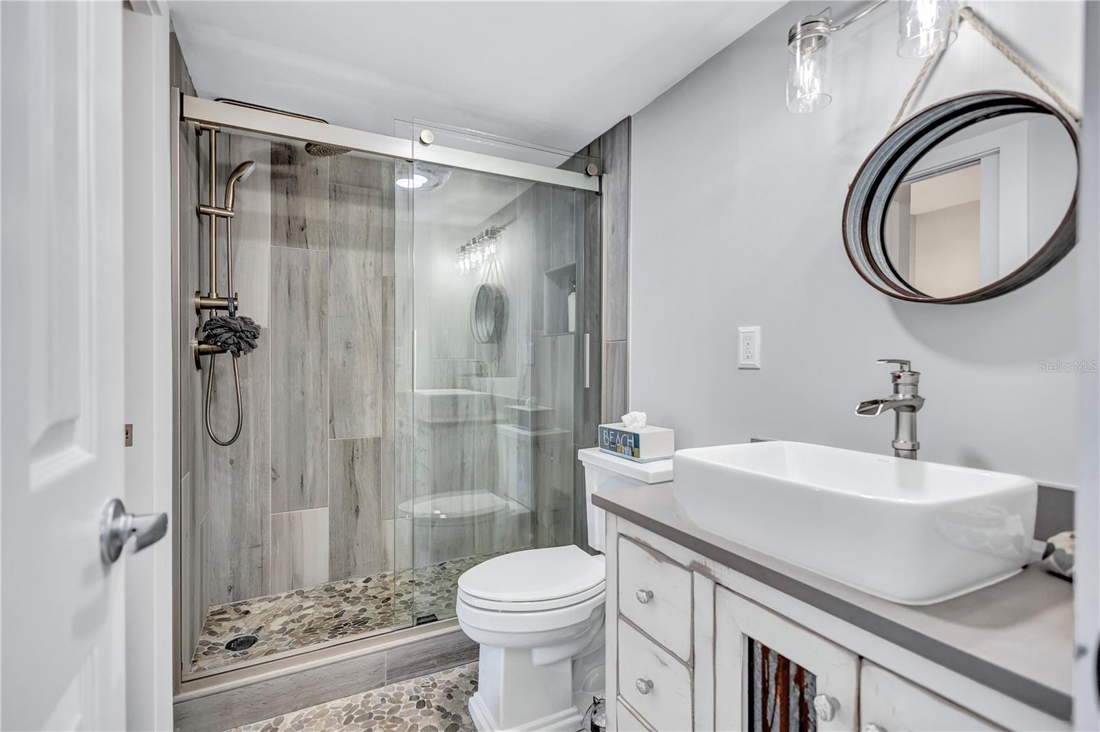 Image 33 of 68 For 845 Benjamin Franklin Drive 302