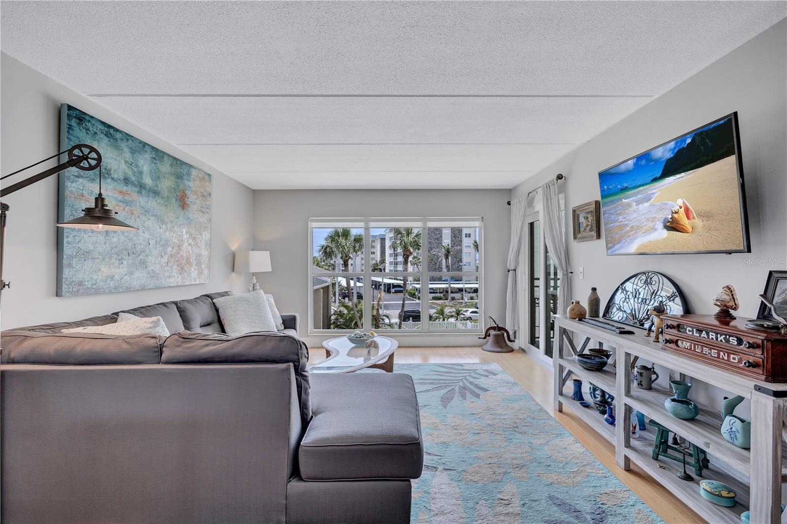Image 6 of 68 For 845 Benjamin Franklin Drive 302