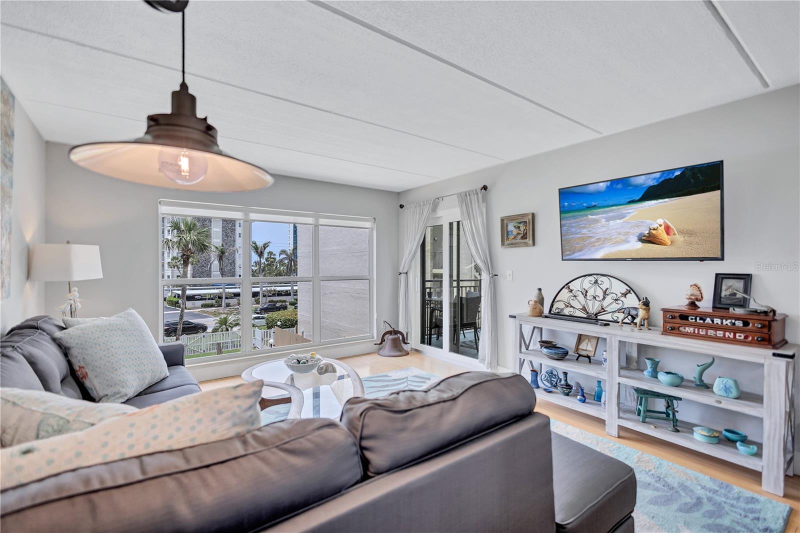Image 9 of 68 For 845 Benjamin Franklin Drive 302