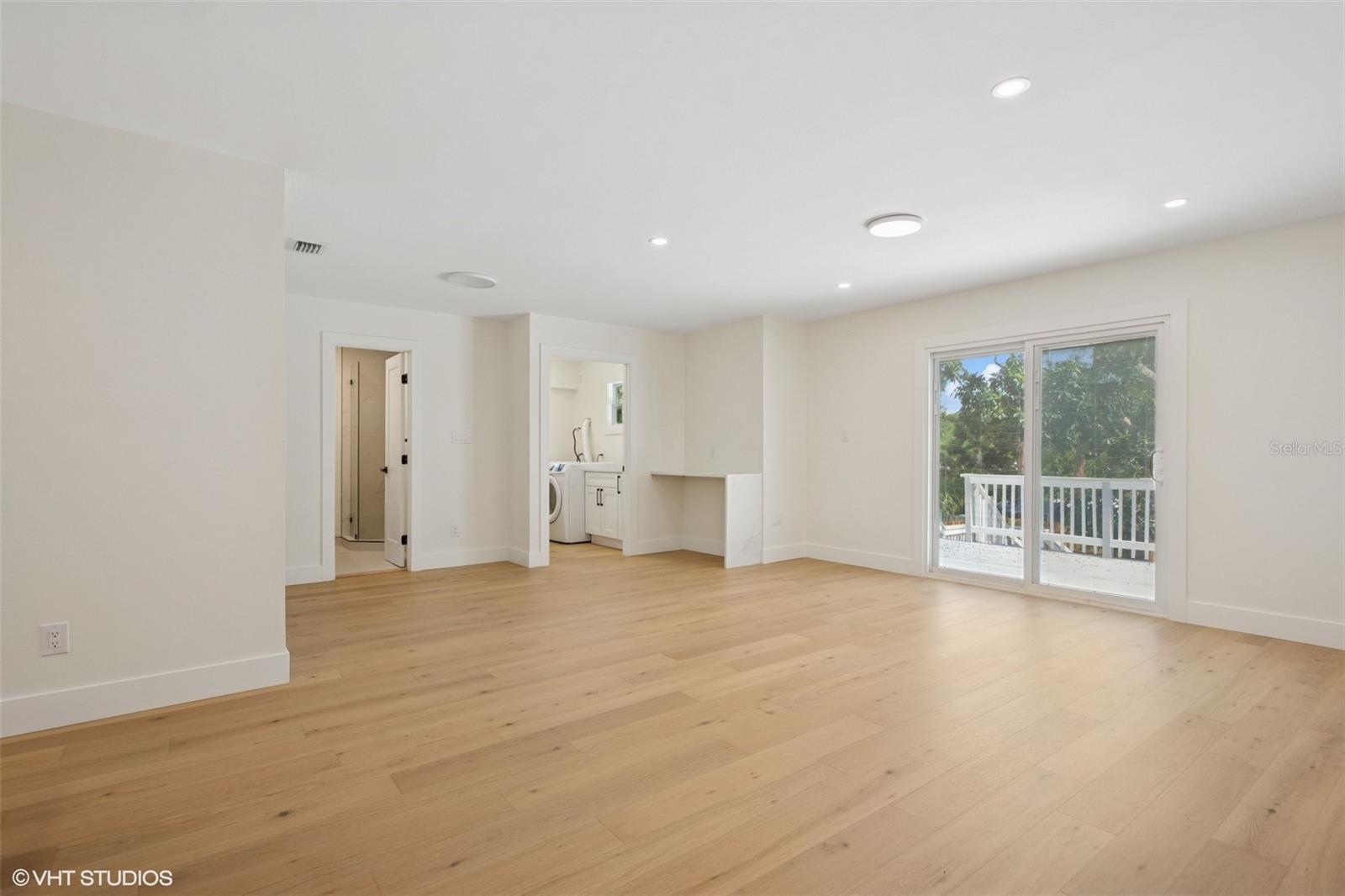 Image 10 of 32 For 2655 Bay Street