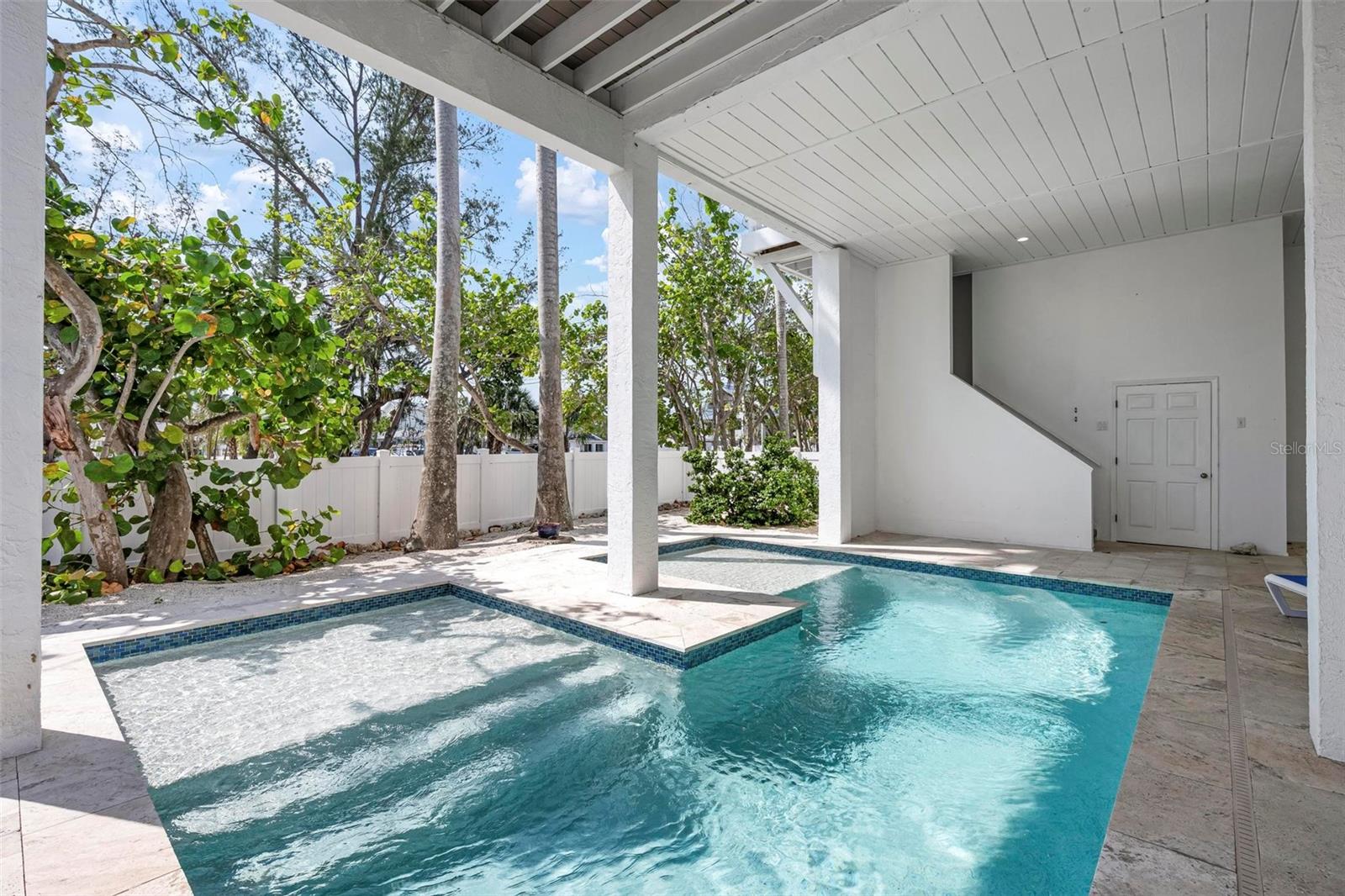 Image 11 of 55 For 802 Bay Boulevard