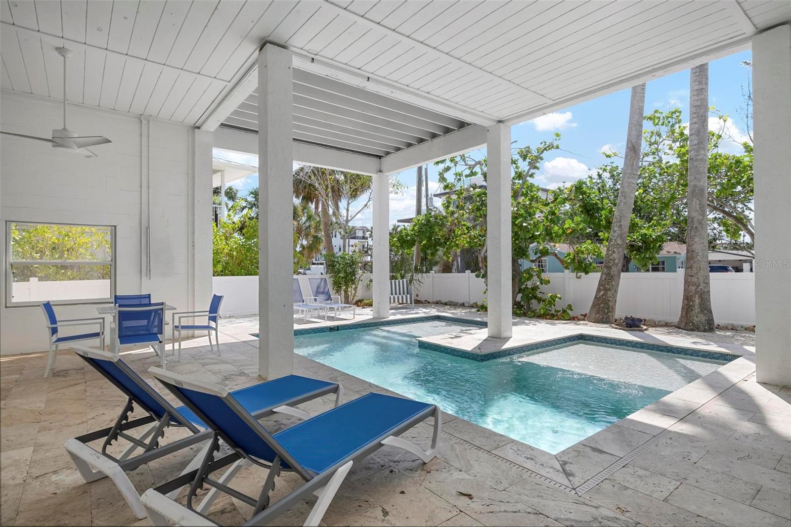 Image 4 of 55 For 802 Bay Boulevard