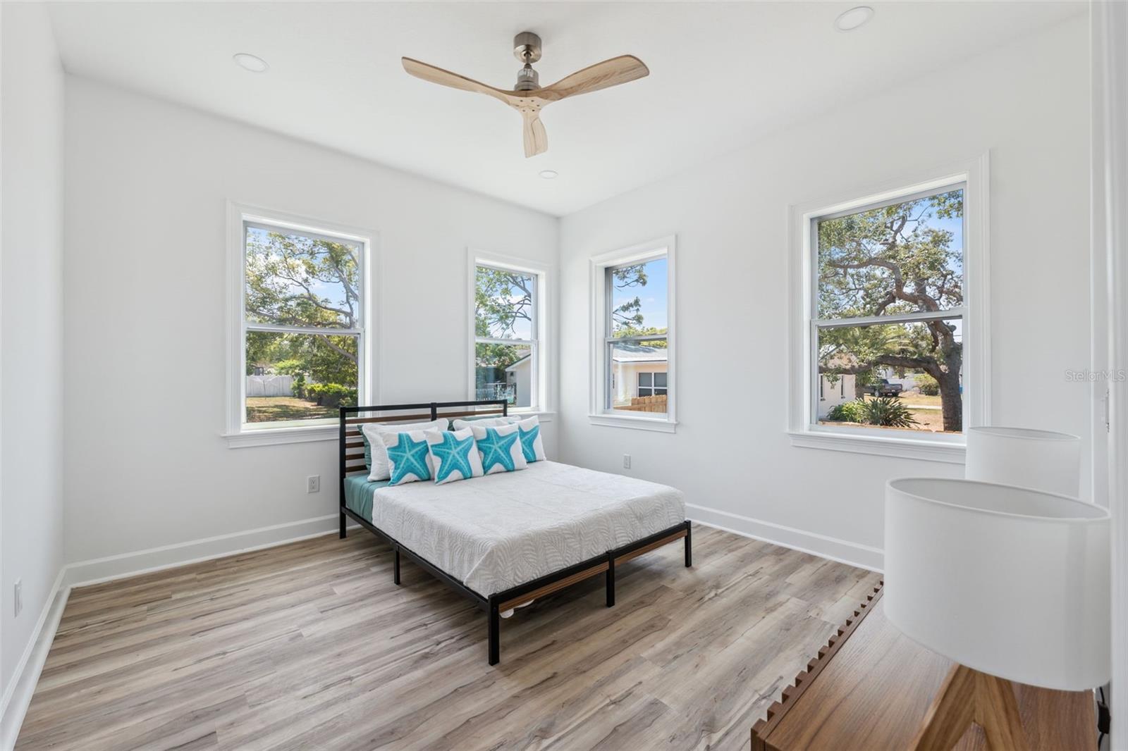 Listing photo id 12 for 8622 Inwood Drive