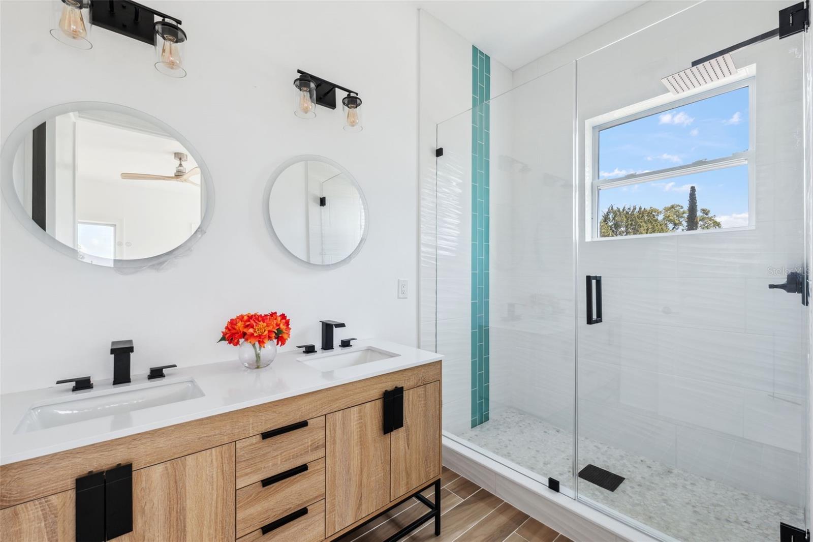 Listing photo id 13 for 8622 Inwood Drive