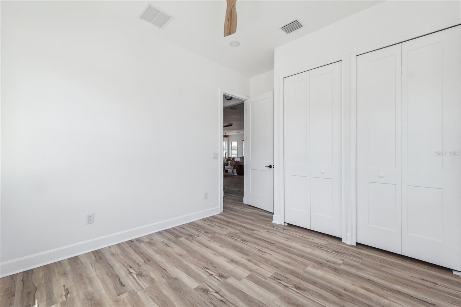 Listing photo id 15 for 8622 Inwood Drive