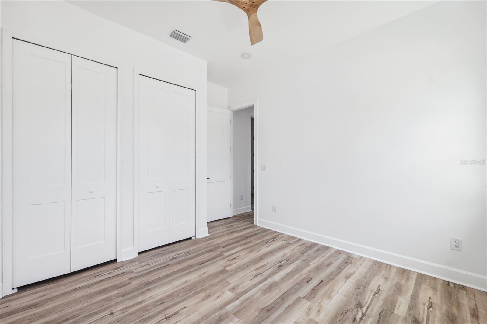 Listing photo id 18 for 8622 Inwood Drive