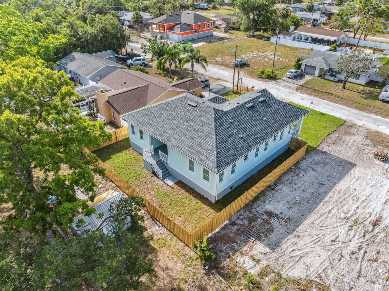 Listing photo id 23 for 8622 Inwood Drive