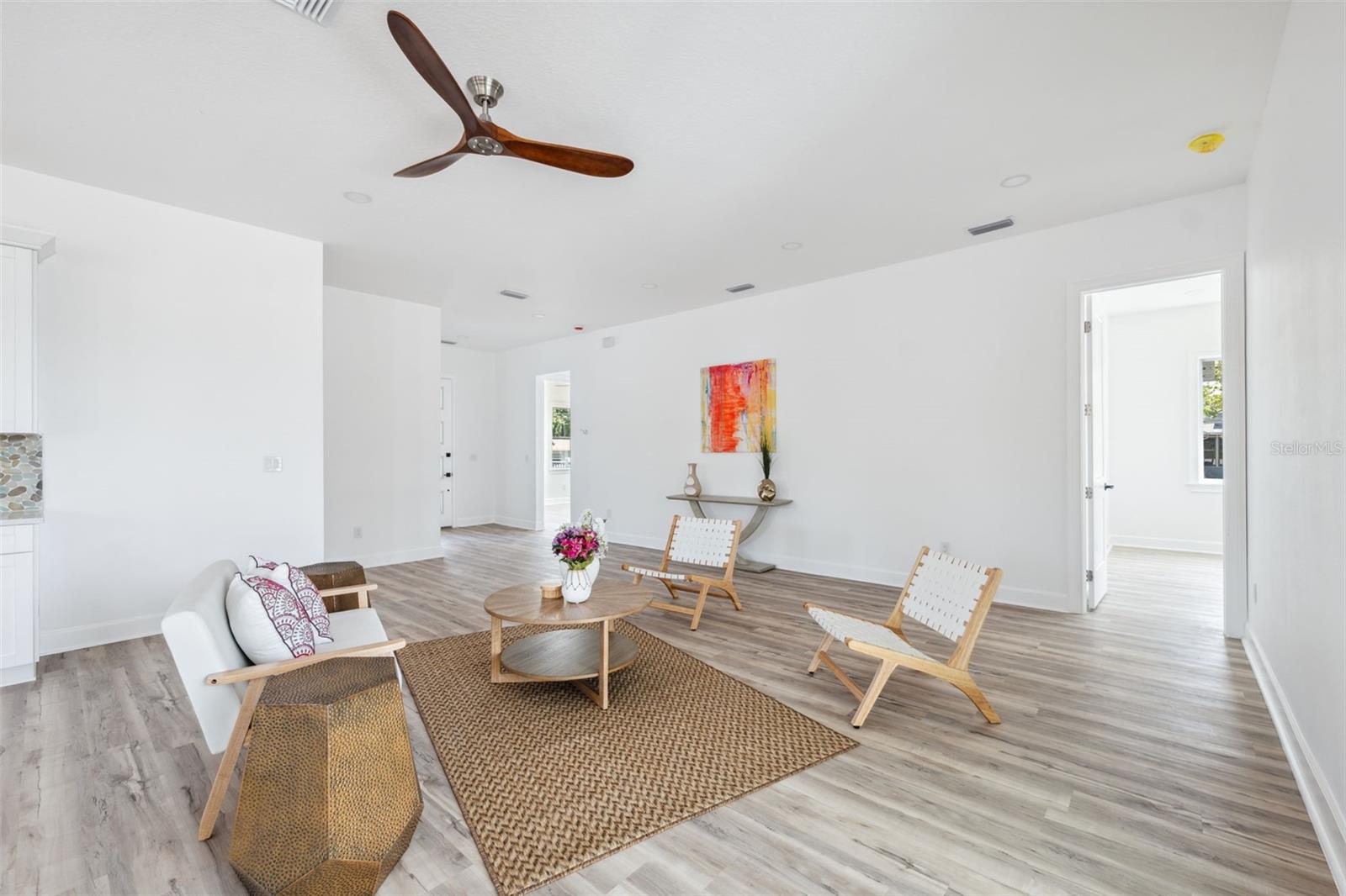 Listing photo id 4 for 8622 Inwood Drive