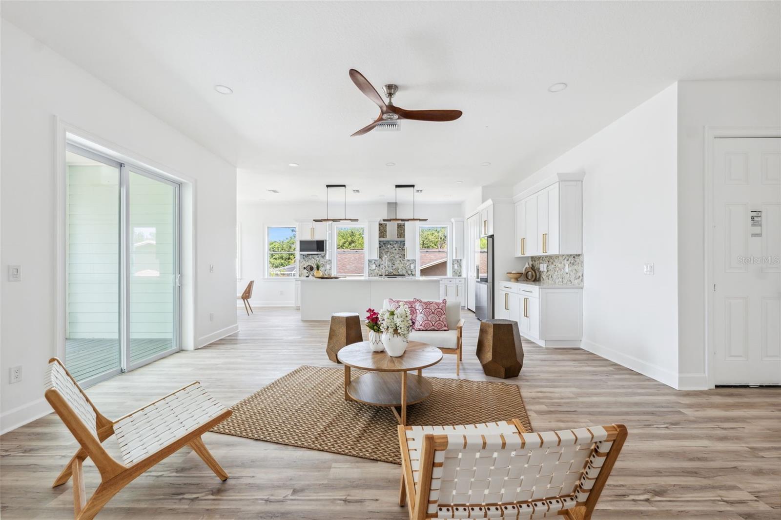 Listing photo id 5 for 8622 Inwood Drive