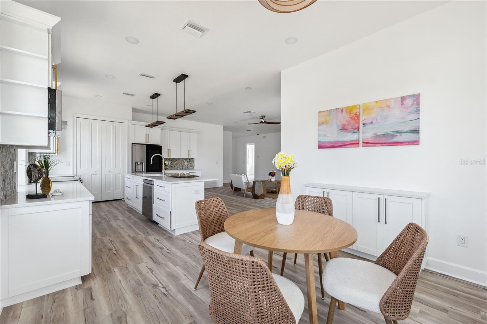 Listing photo id 6 for 8622 Inwood Drive