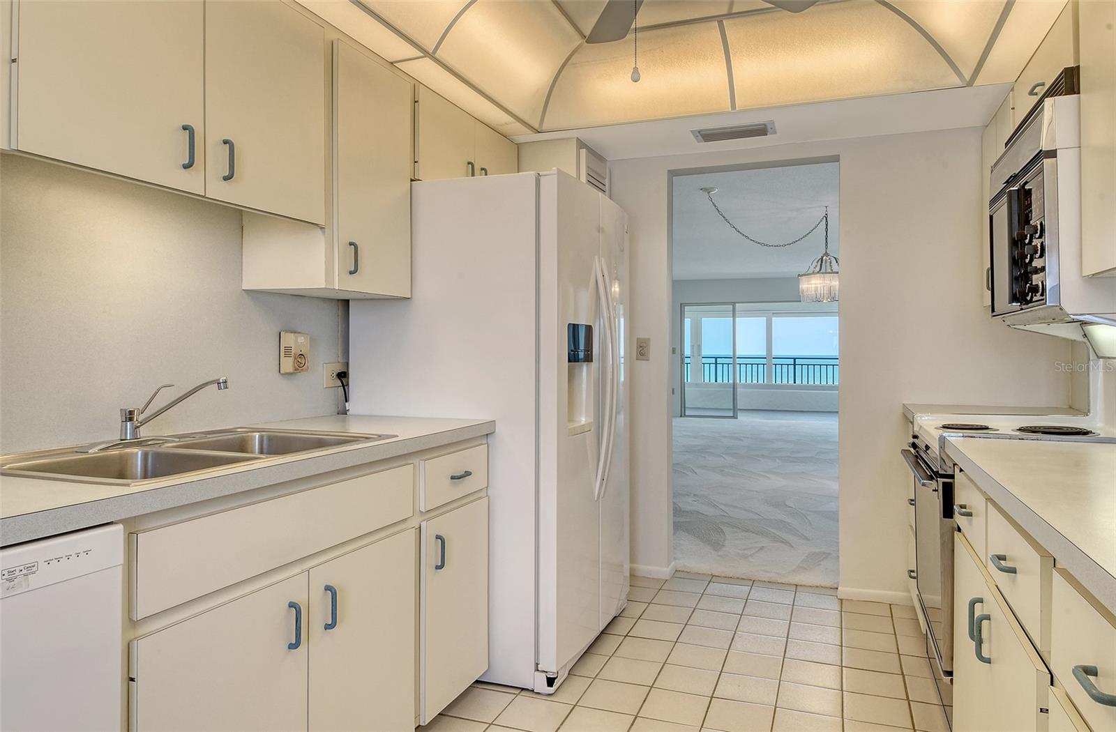 Image 29 of 69 For 20 Whispering Sands Drive 1201