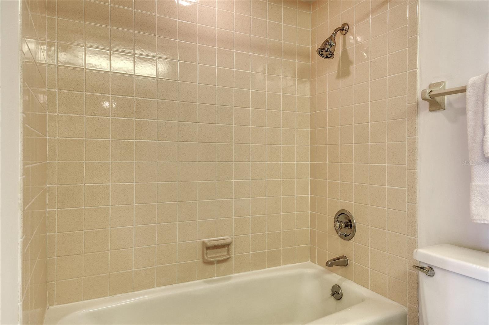 Image 35 of 69 For 20 Whispering Sands Drive 1201