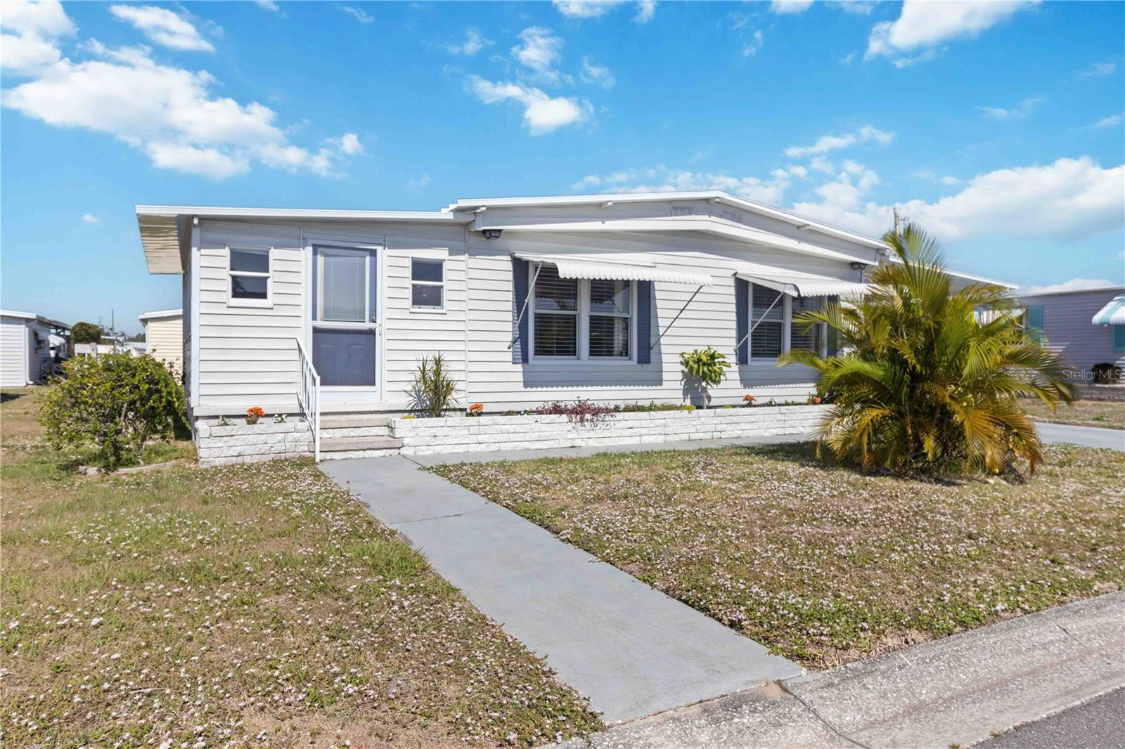 Image 2 of 32 For 1005 45th Avenue E