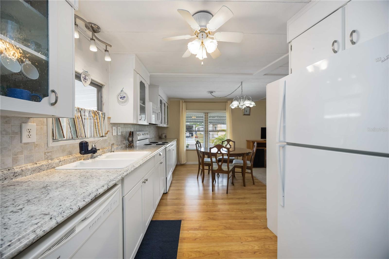 Image 6 of 32 For 1005 45th Avenue E