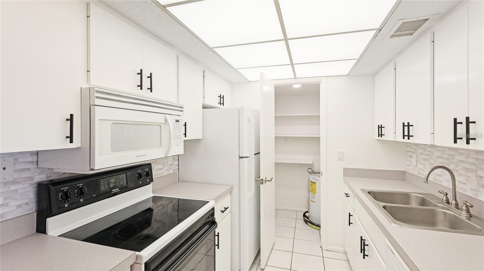 Image 11 of 25 For 6124 43rd Street W 404a