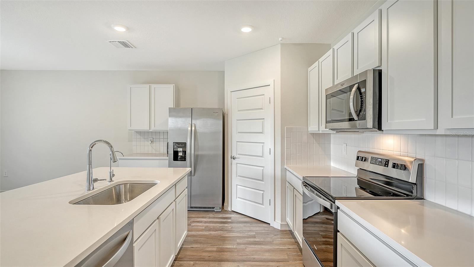 Image 4 of 30 For 17119 Barnwood Place