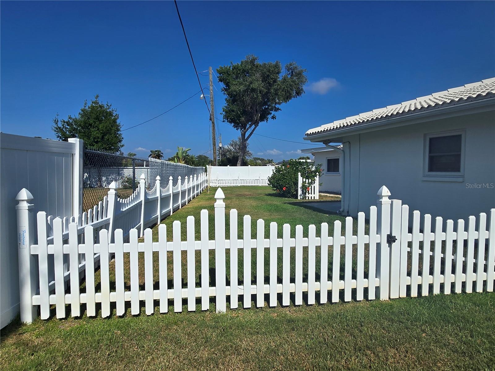 Image 2 of 11 For 3105 Gulfgate Drive