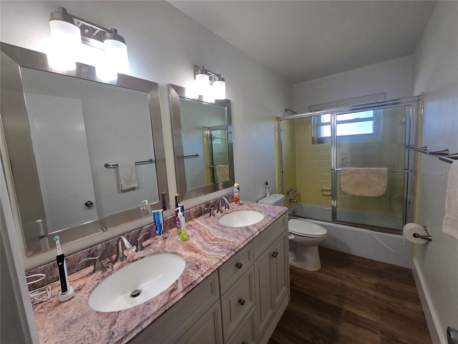 Image 6 of 11 For 3105 Gulfgate Drive