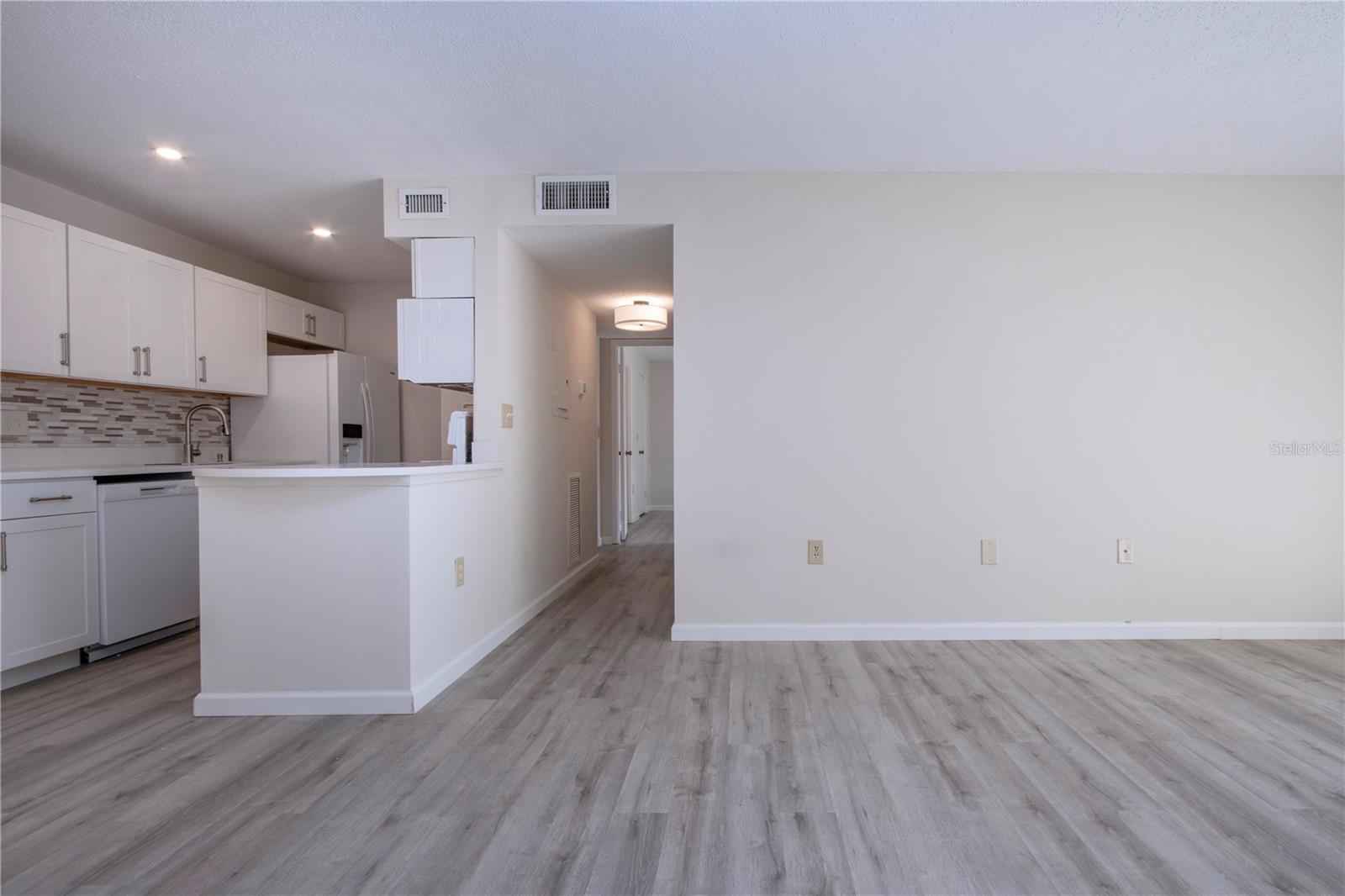 Image 16 of 51 For 3259 Beneva Road 102
