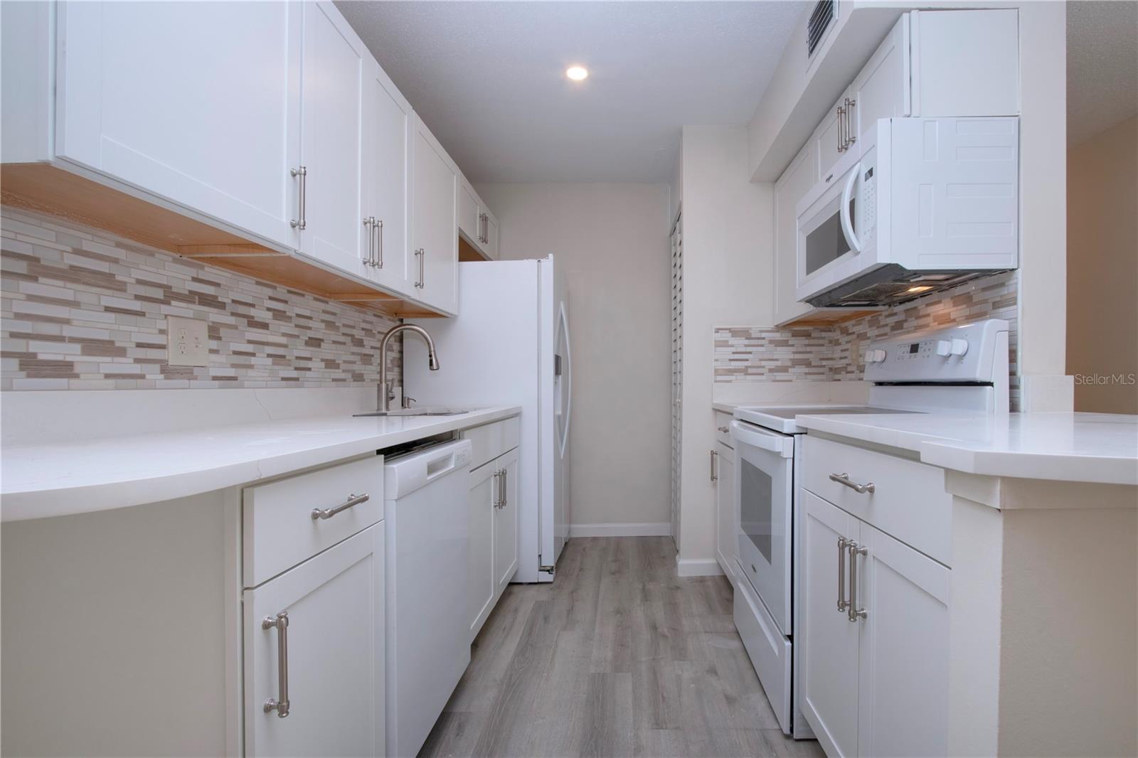 Image 19 of 51 For 3259 Beneva Road 102
