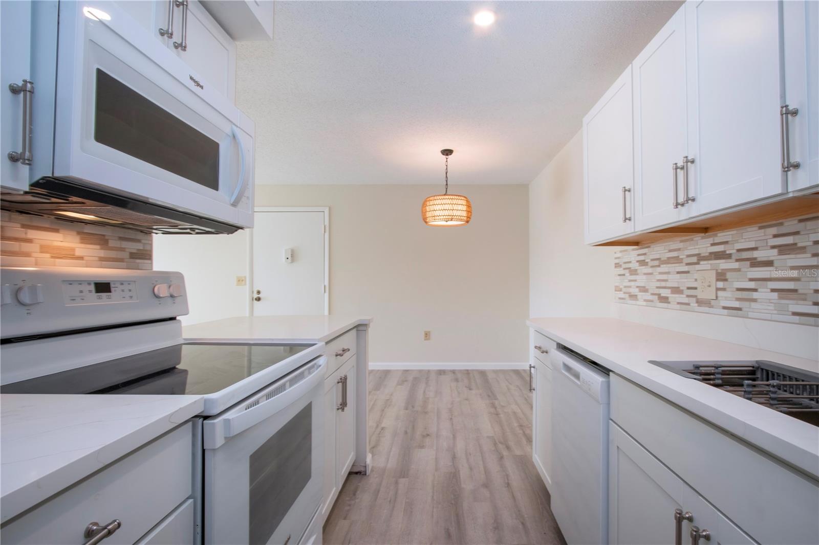 Image 21 of 51 For 3259 Beneva Road 102