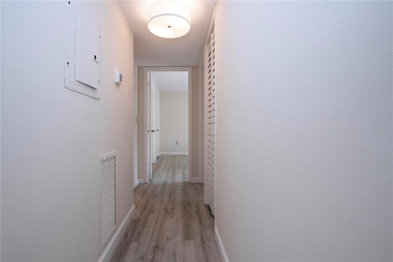 Image 22 of 51 For 3259 Beneva Road 102