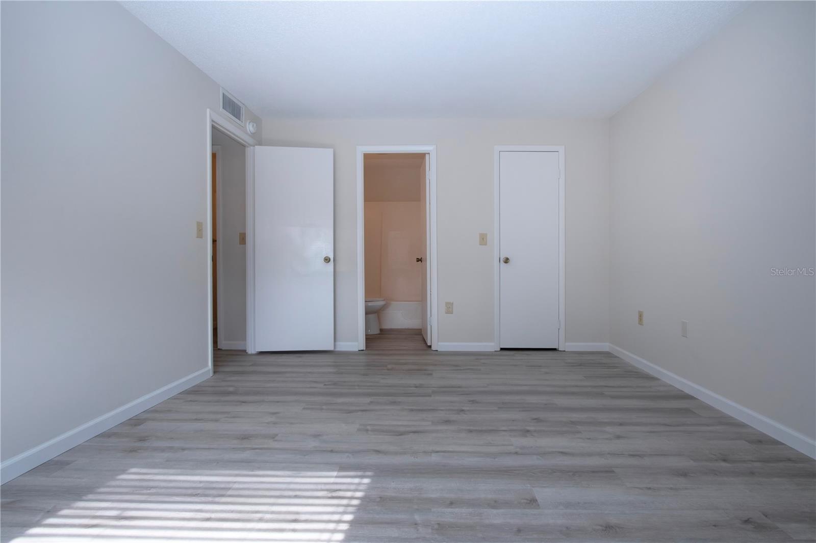 Image 24 of 51 For 3259 Beneva Road 102