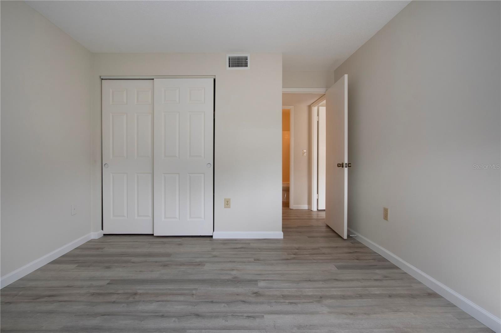 Image 31 of 51 For 3259 Beneva Road 102