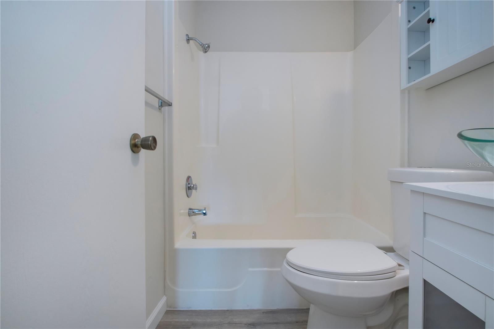 Image 33 of 51 For 3259 Beneva Road 102