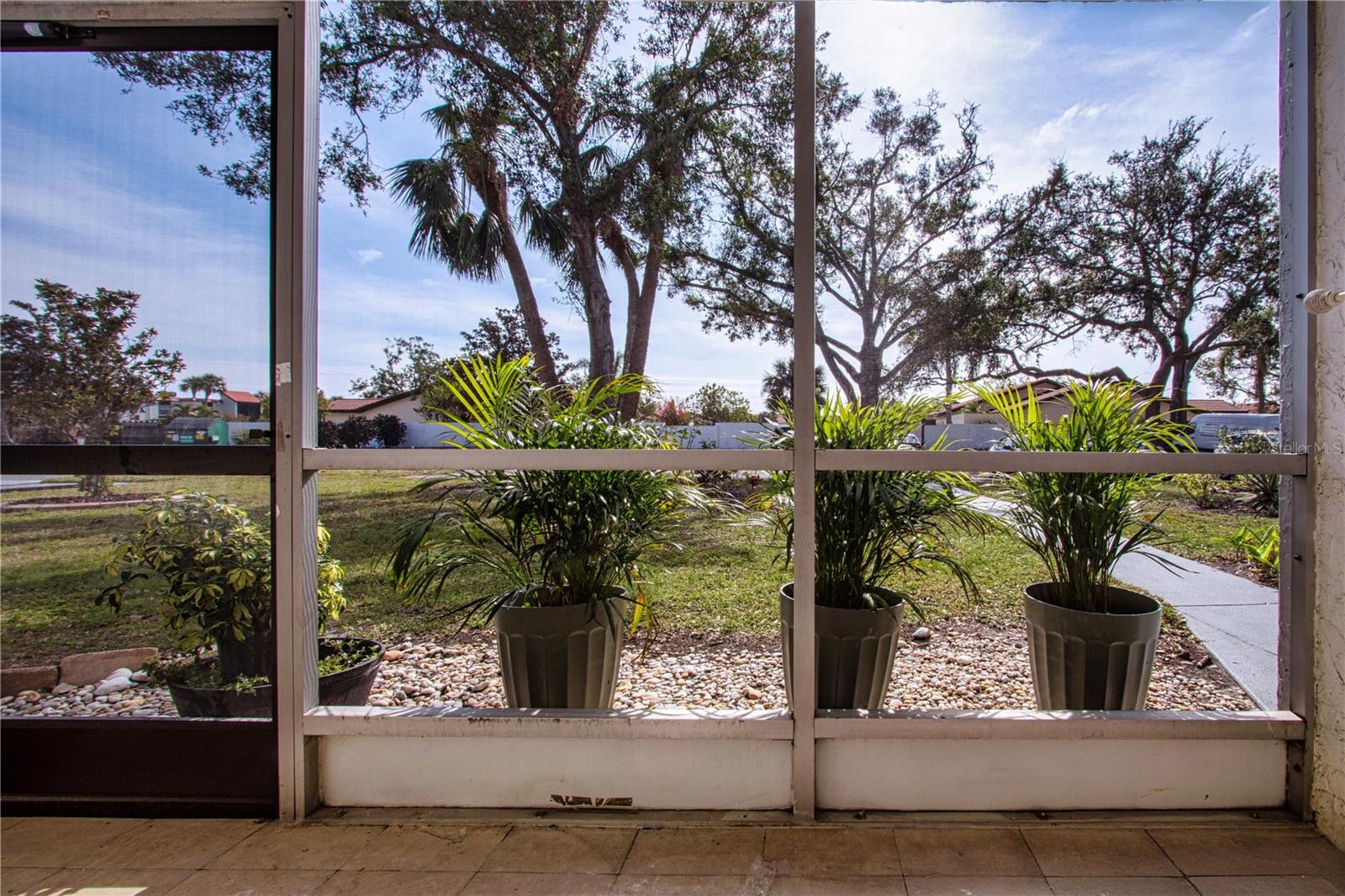 Image 36 of 51 For 3259 Beneva Road 102