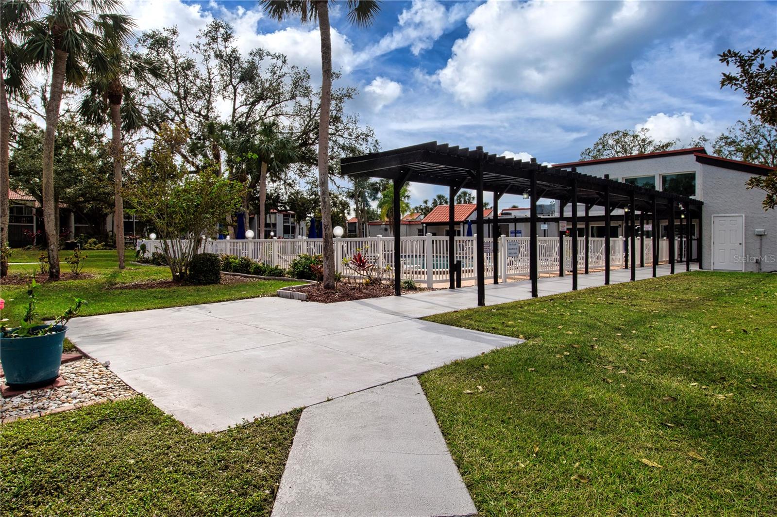 Image 41 of 51 For 3259 Beneva Road 102
