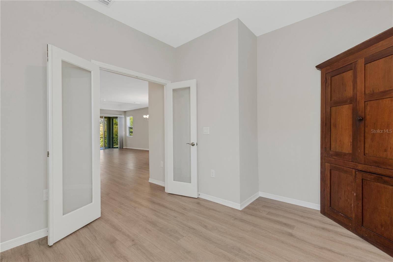 Image 5 of 30 For 5985 Amberly Drive