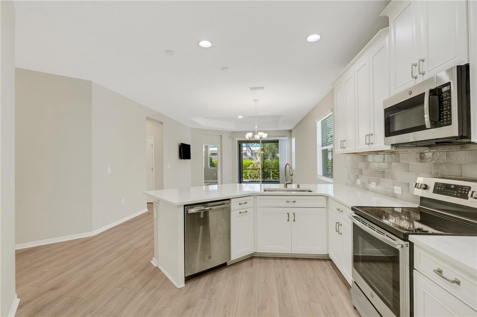 Image 6 of 30 For 5985 Amberly Drive