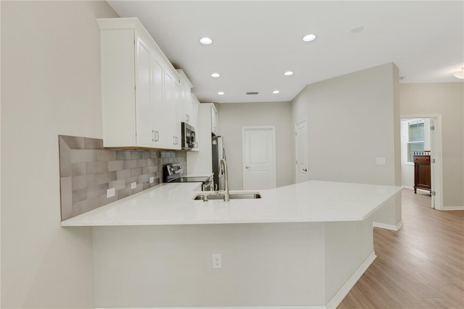 Image 7 of 30 For 5985 Amberly Drive