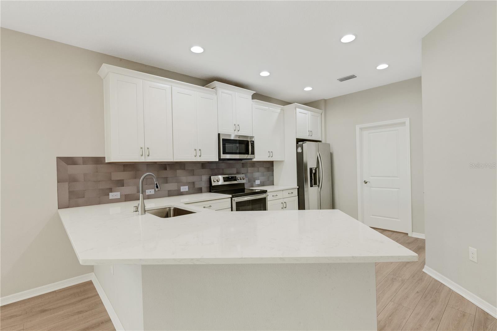 Image 8 of 30 For 5985 Amberly Drive