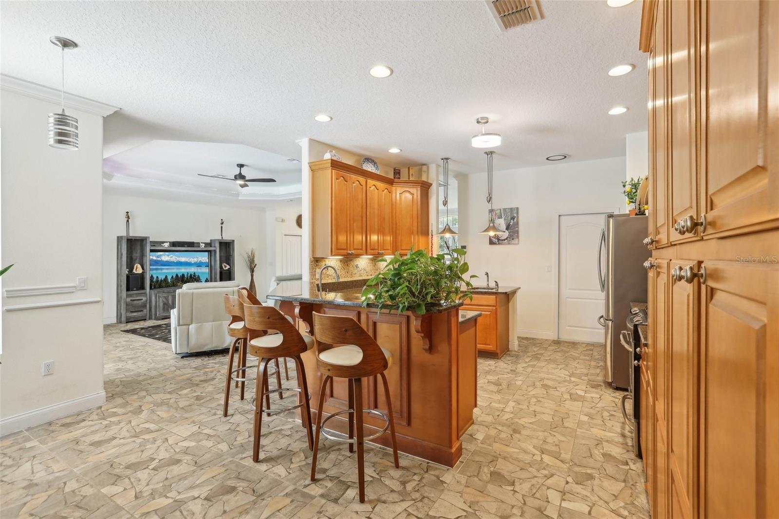 Listing photo id 8 for 18026 Nutcracker Road